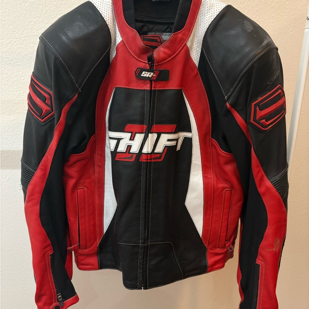 Shi by JOURNEYS Red and Black Quilted Jacket Interior